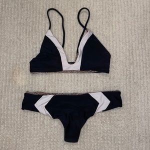 Selling acacia swimsuit set NEVER WORN BEFORE